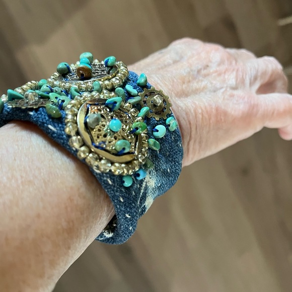 Handcrafted Cuff Bracelet with Turquoise Beads - Picture 4 of 10